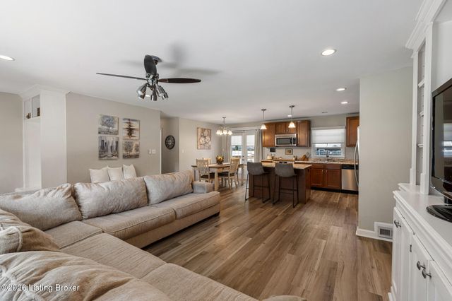 10 Cardwell Way, Louisville, KY 40220