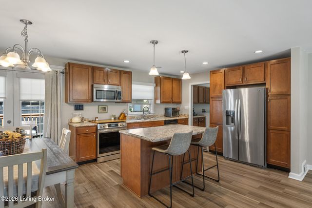 10 Cardwell Way, Louisville, KY 40220