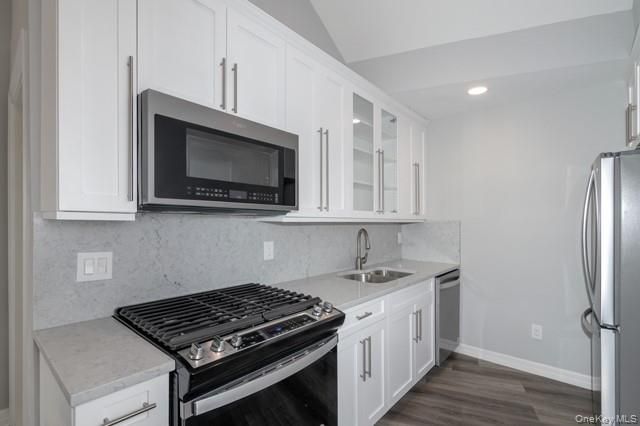 183 N Wellwood Avenue 8, Lindenhurst, NY 11757