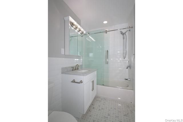 183 N Wellwood Avenue 8, Lindenhurst, NY 11757