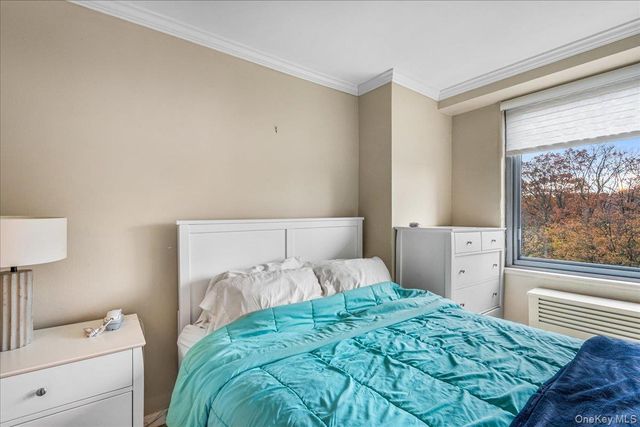 220-55 46th Avenue 5P, Bayside, NY 11361