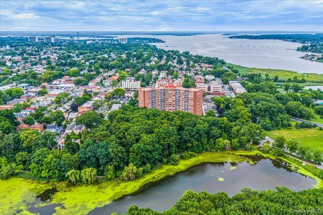220-55 46th Avenue 5P, Bayside, NY 11361