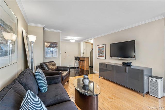 220-55 46th Avenue 5P, Bayside, NY 11361