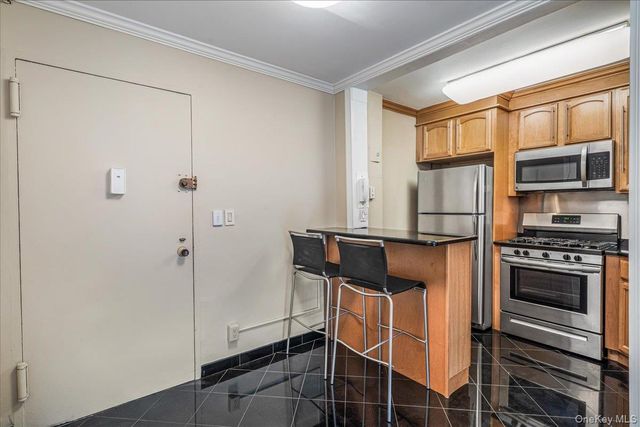 220-55 46th Avenue 5P, Bayside, NY 11361
