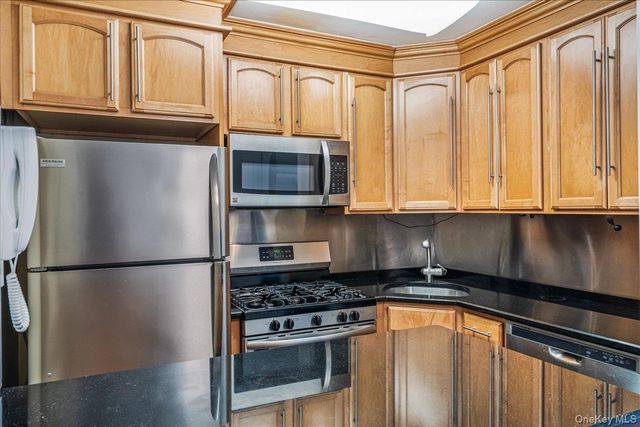 220-55 46th Avenue 5P, Bayside, NY 11361
