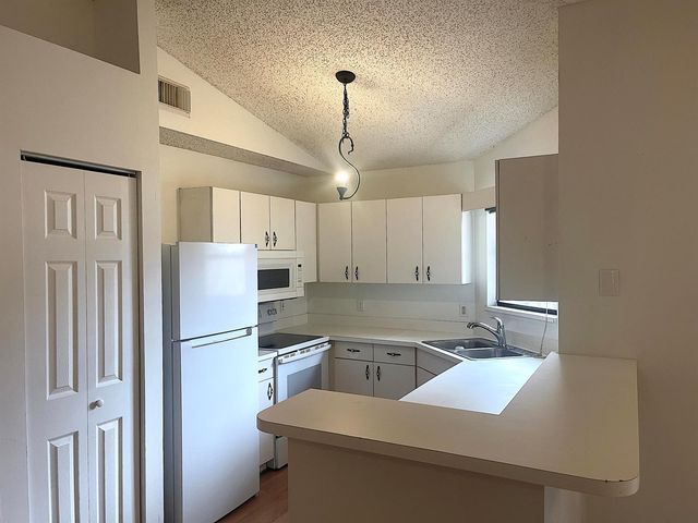 2819 STONEWAY Lane C, Fort Pierce, FL 34982