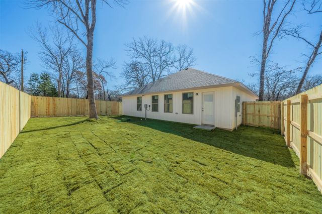 130 Aztec Drive, Mabank, TX 75156
