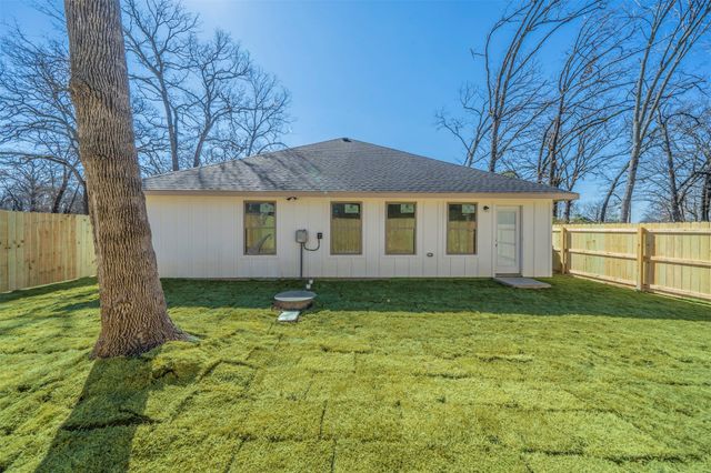 130 Aztec Drive, Mabank, TX 75156