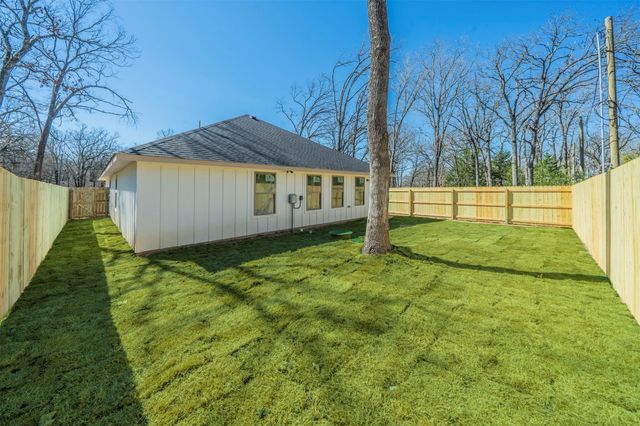 130 Aztec Drive, Mabank, TX 75156