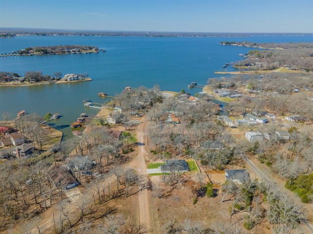 130 Aztec Drive, Mabank, TX 75156