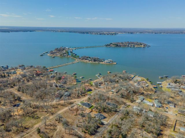 130 Aztec Drive, Mabank, TX 75156