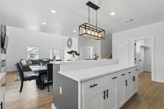 5114 Stoneridge Drive, Granbury, TX 76048