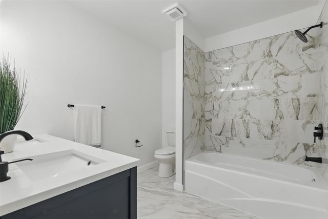 5114 Stoneridge Drive, Granbury, TX 76048