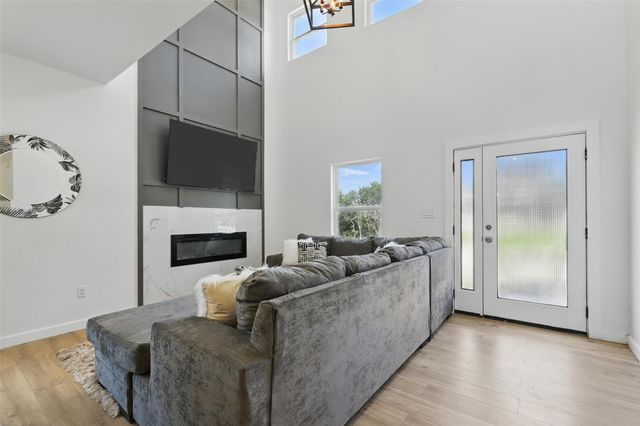 5114 Stoneridge Drive, Granbury, TX 76048