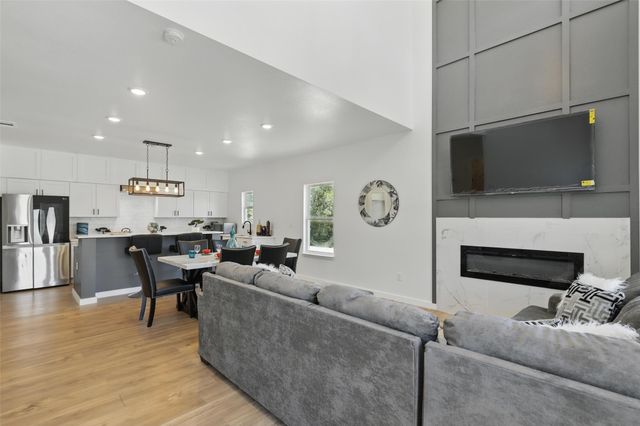 5114 Stoneridge Drive, Granbury, TX 76048