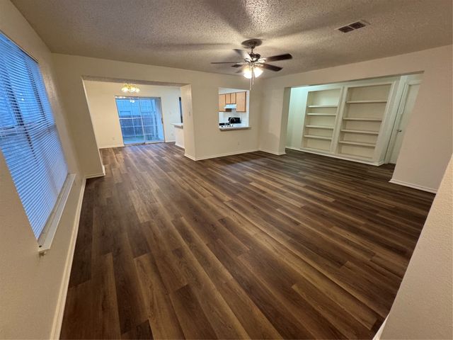 10137 Chapel Glen, Fort Worth, TX 76116