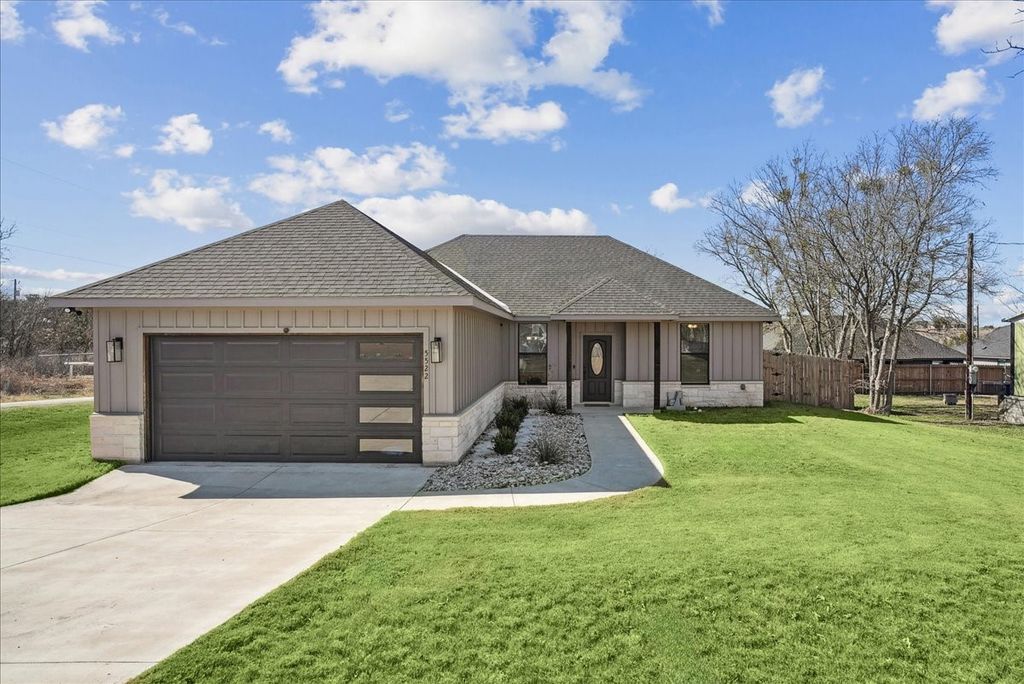 5522 Firewood Trail, Granbury, TX 76048
