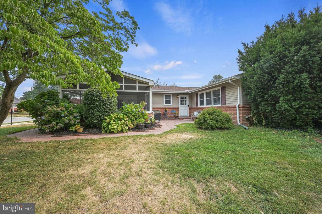 1135 YEARSLEY DR, Dover, DE 19904
