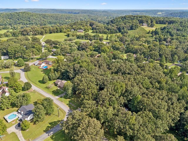 345 Twin Oaks Dr, Kingston Springs, TN 37082