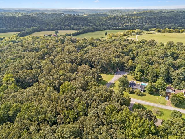 345 Twin Oaks Dr, Kingston Springs, TN 37082