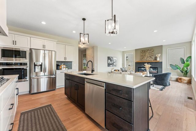 17905 Hidden Creek Trail, Lakeville, MN 55044