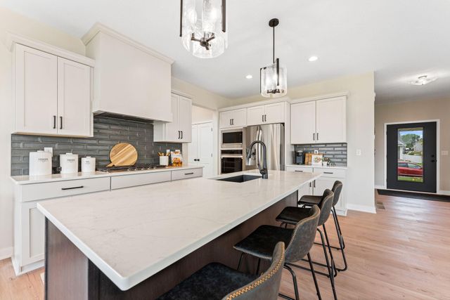 17905 Hidden Creek Trail, Lakeville, MN 55044