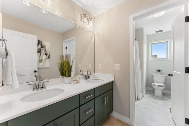 17905 Hidden Creek Trail, Lakeville, MN 55044