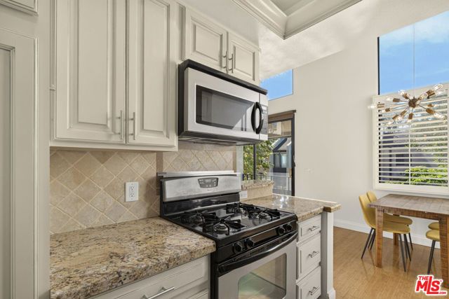 8701 Falmouth Avenue 202, Los Angeles, CA 90293