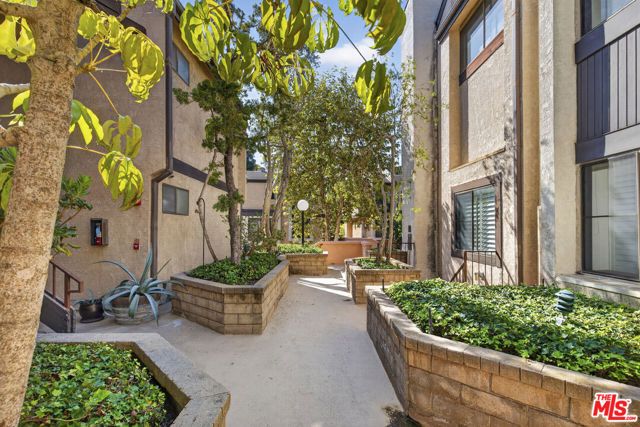 8701 Falmouth Avenue 202, Los Angeles, CA 90293