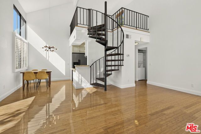 8701 Falmouth Avenue 202, Los Angeles, CA 90293