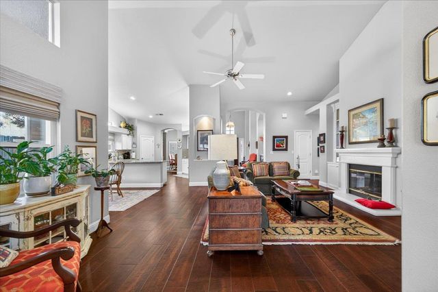 2672 E Bristol Court, Fresno, CA 93720