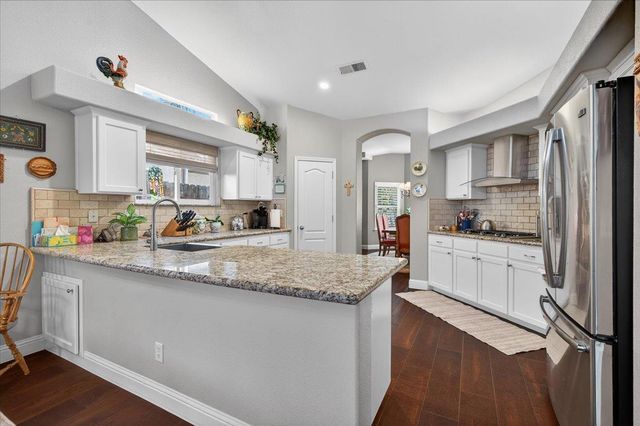 2672 E Bristol Court, Fresno, CA 93720