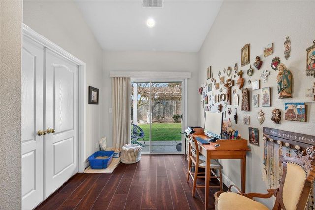 2672 E Bristol Court, Fresno, CA 93720