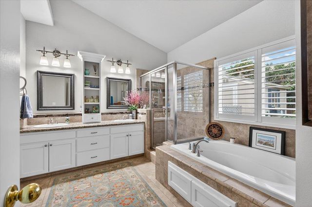 2672 E Bristol Court, Fresno, CA 93720