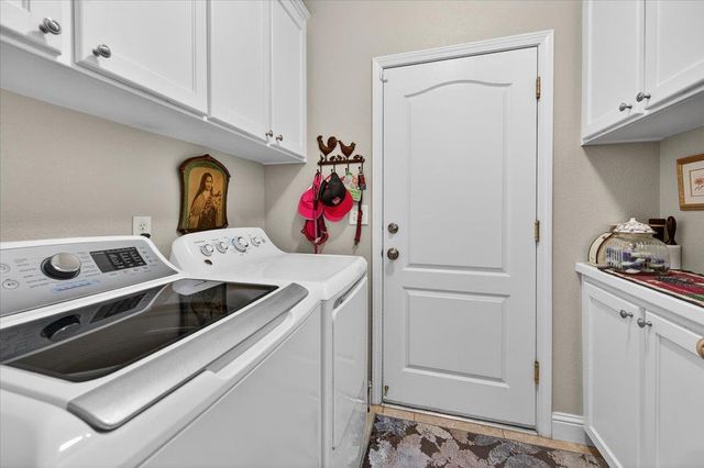 2672 E Bristol Court, Fresno, CA 93720