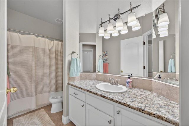 2672 E Bristol Court, Fresno, CA 93720