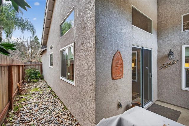 2672 E Bristol Court, Fresno, CA 93720