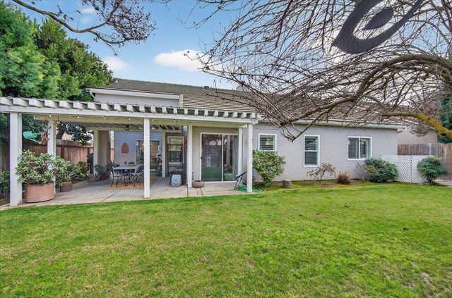 2672 E Bristol Court, Fresno, CA 93720