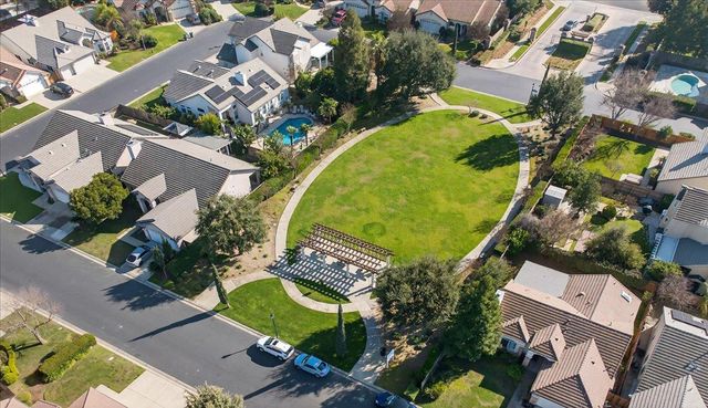 2672 E Bristol Court, Fresno, CA 93720