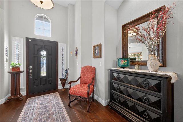 2672 E Bristol Court, Fresno, CA 93720