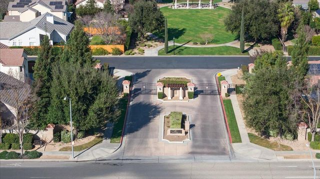 2672 E Bristol Court, Fresno, CA 93720