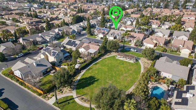 2672 E Bristol Court, Fresno, CA 93720