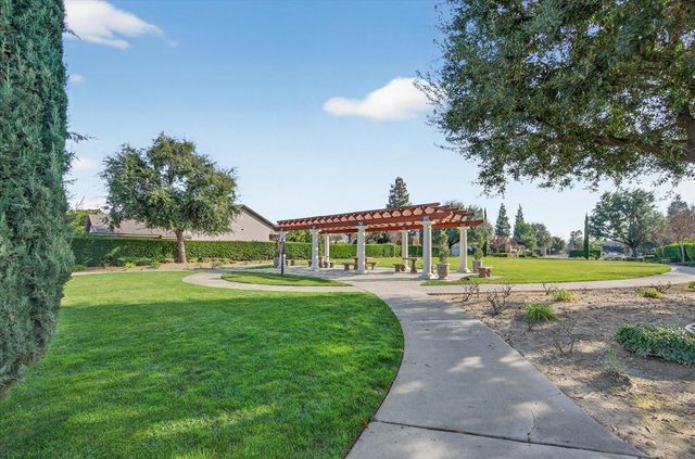 2672 E Bristol Court, Fresno, CA 93720