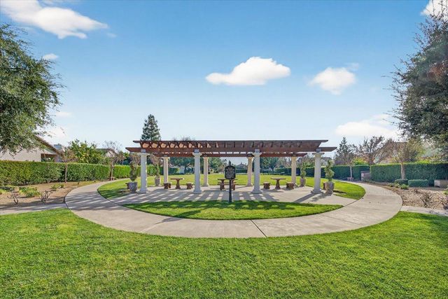 2672 E Bristol Court, Fresno, CA 93720