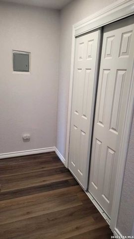1402 EDRIS DR, San Antonio, TX 78224