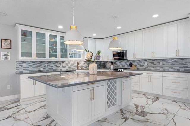 3922 W BAY VIEW AVENUE, Tampa, FL 33611