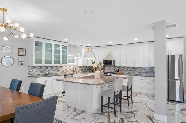 3922 W BAY VIEW AVENUE, Tampa, FL 33611