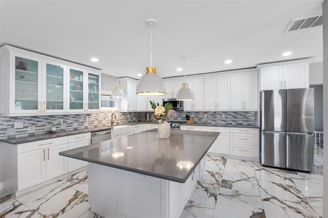 3922 W BAY VIEW AVENUE, Tampa, FL 33611