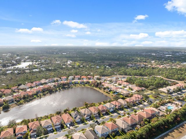 5935 SE Crooked Oak Avenue, Hobe Sound, FL 33455