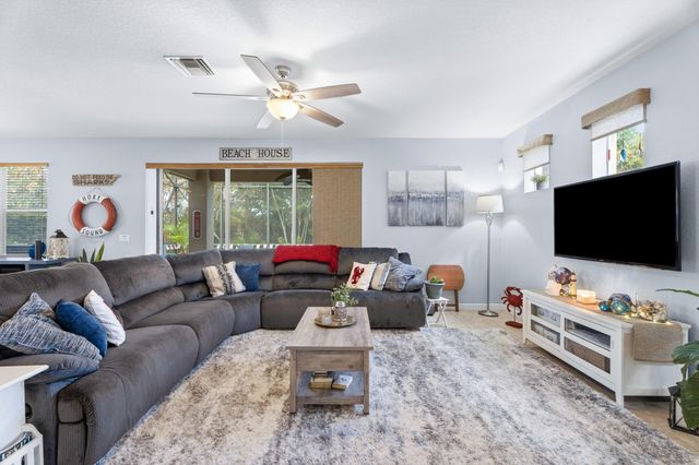 5935 SE Crooked Oak Avenue, Hobe Sound, FL 33455